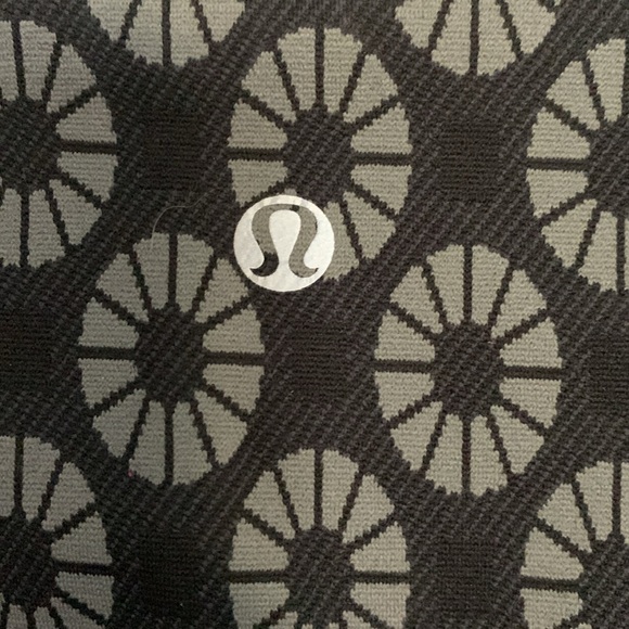 Lululemon black and grey patterned Leggings Sz 6 - Picture 5 of 5